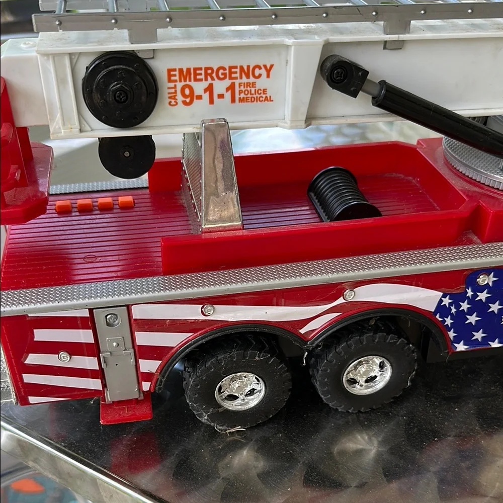 Vintage Red Fire Truck Toy with Ladder - Picture 4 of 10